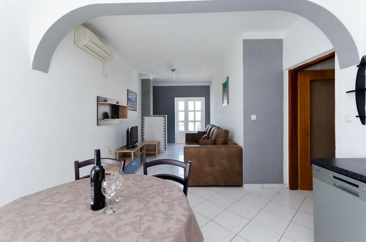 Apartment Marica لوبار