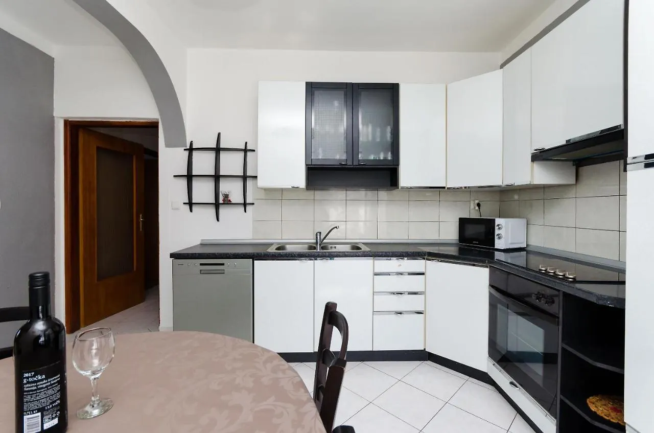 Apartment Marica Lopar 0*,