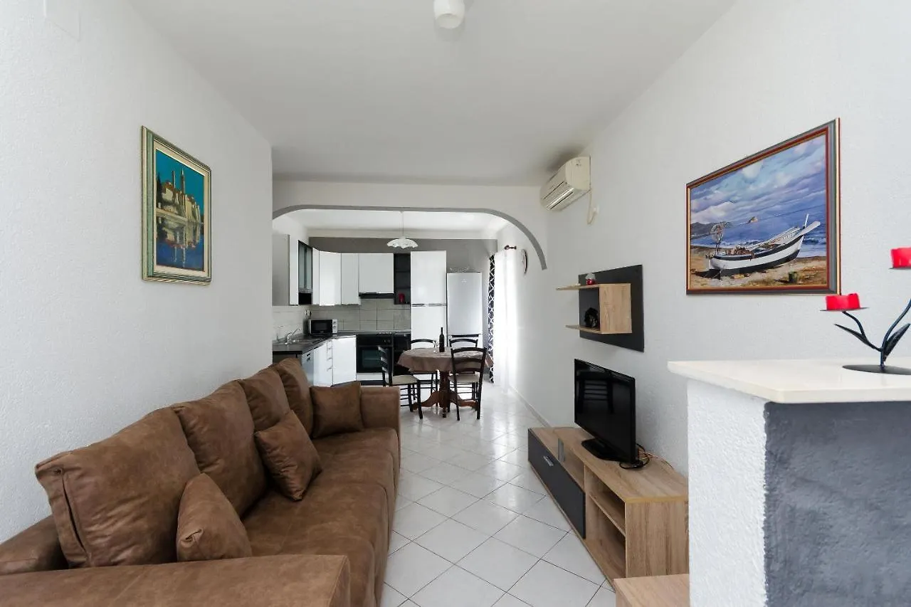 Apartment Marica لوبار
